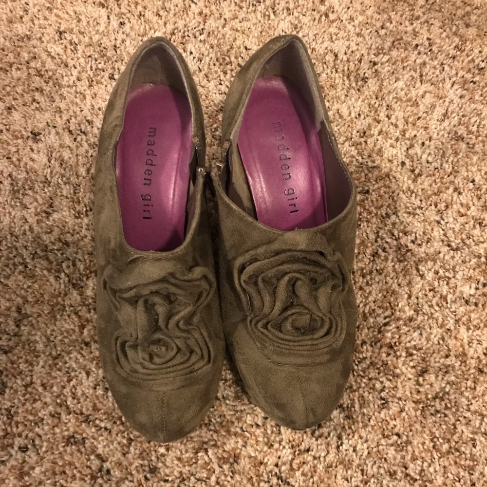 Madden Girl bootie heels gray size 6